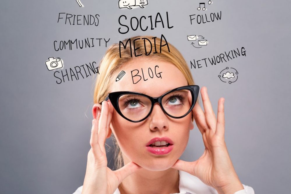 5 Ways to Help Teen Girls Manage Social Media